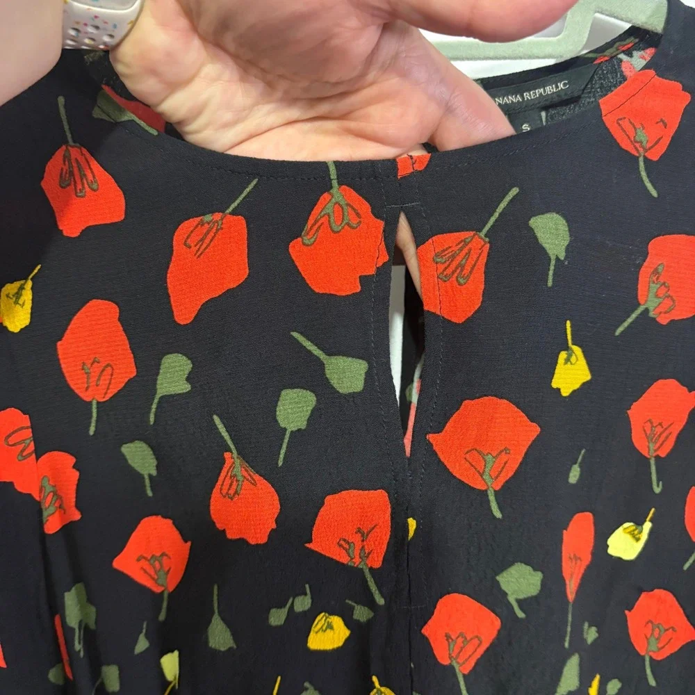 Banana Republic Floral Poppy Blouse Black L/S Cinched Waist S Fall Peplum Office